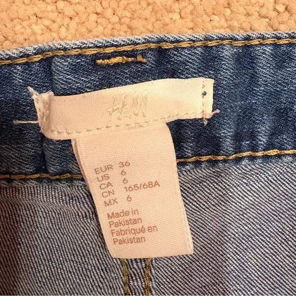 HM Distressed Denim Shorts Womens Size 6 Stretch Cotton Daisy Dukes Festival - Picture 4 of 9